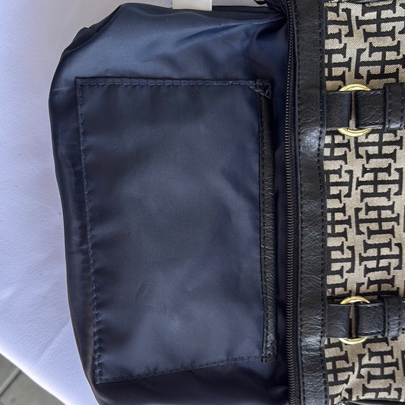 Tommy Hilfiger Black and Cream Shoulder Bag with Elegant Pattern - Picture 11 of 12